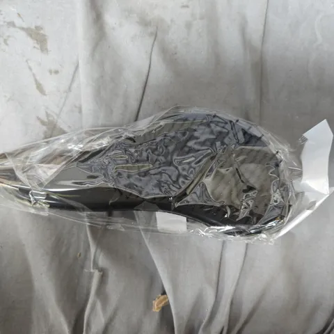 BOX OF APPROXIMATELY 20 BRUSHES