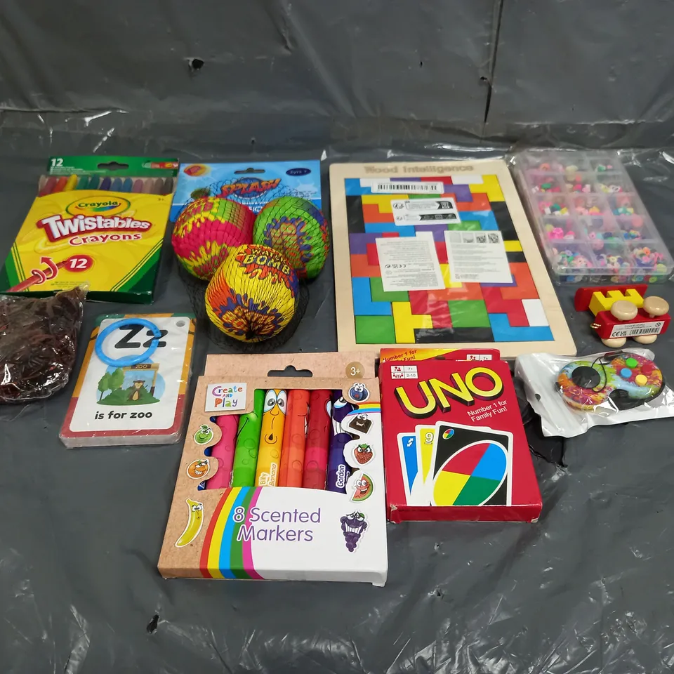 BOX OF ASSORTED TOYS AND GAMES TO INCLUDE CRAYOLA, UNO AND WATER BOMBS