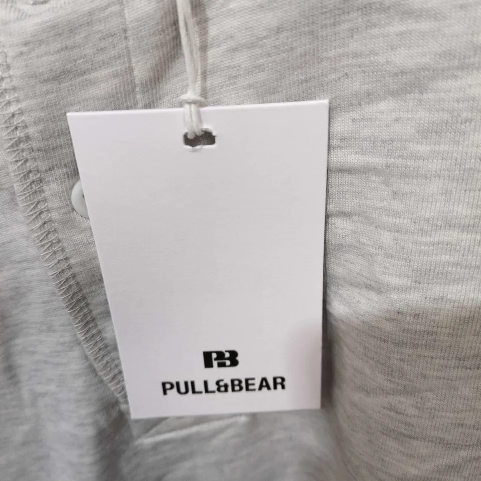 PULL&BEAR GREY LONG-SLEEVE HENLEY TOP – MEN'S, SIZE M