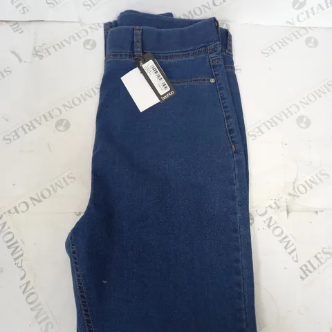 BOOHOO PLUS BASIC JEGGINGS SIZE 18