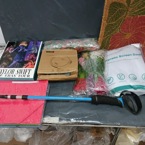 BOX OF APPROXIMATELY 8 ASSORTED ITEMS TO INCLUDE - SWEEPING ROBOT, ARTIFICIAL FLOWERS, AND HOME ENTRANCE MAT ETC. 