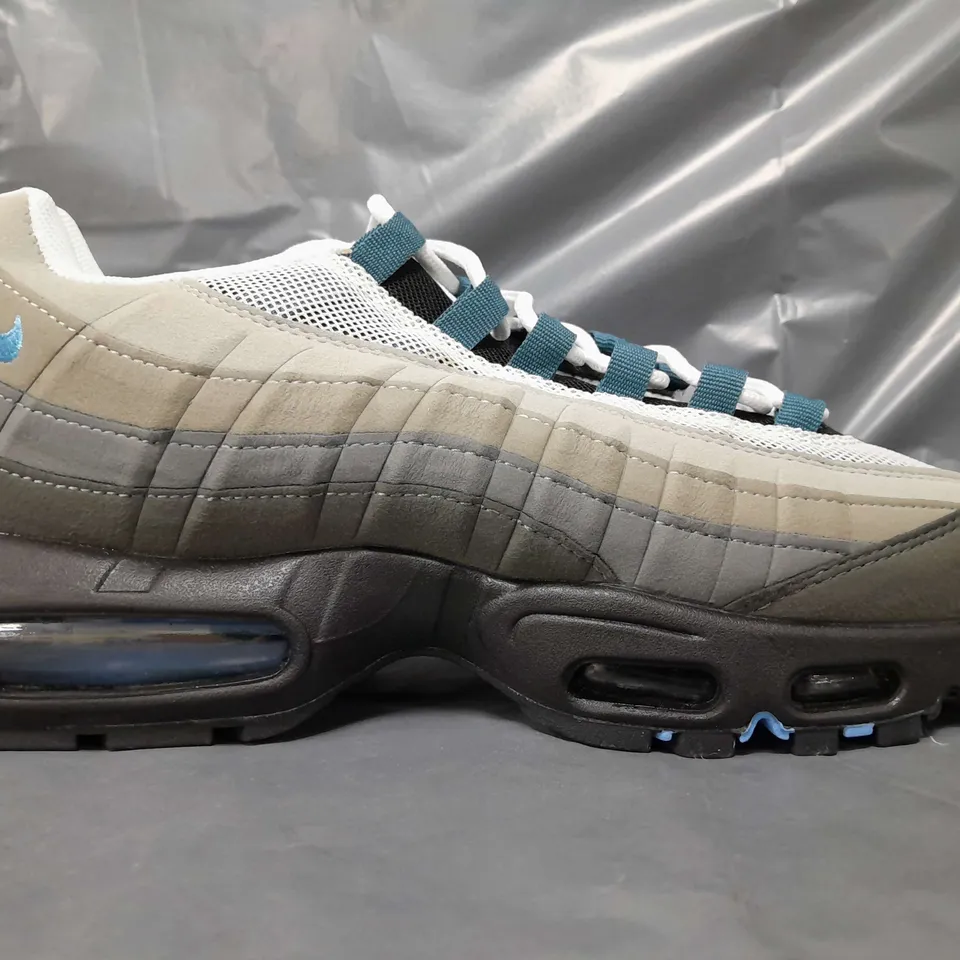 BOXED PAIR OF NIKE AIR MAX 95 ESSENTIAL SHOES IN GREY/GRADIENT BLUE UK SIZE 11