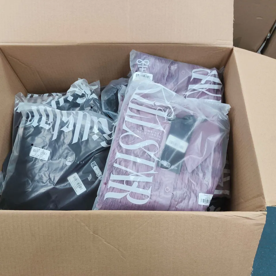 LOT OF APPROXIMATELY 24 BRAND NEW KILLSTAR CLOTHING ITEMS TO INCLUDE FALLEN LIGHT TOP AND DARK AURA CLOAK - VARIOUS SIZES