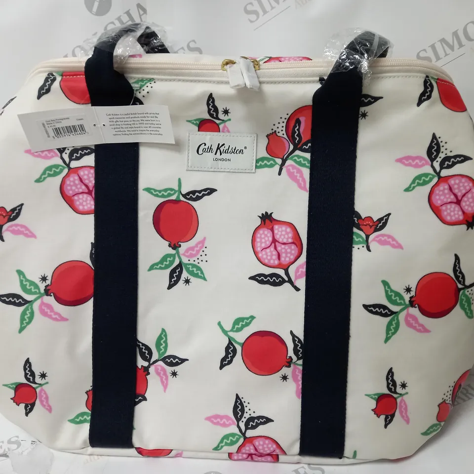CATH KIDSTON COOL BAG WITH POMEGRANATE PRINTING IN CREAM