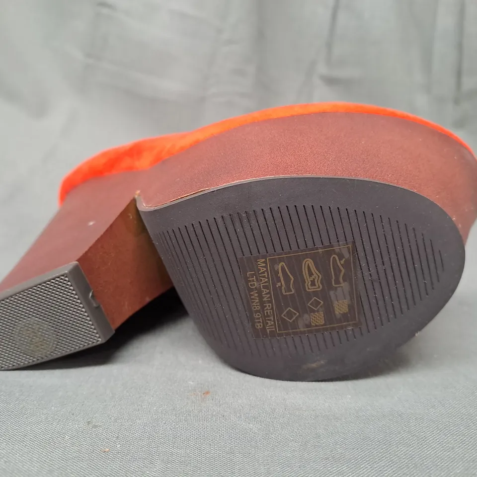 BOX OF APPROXIMATELY 10 PAIRS OF FIORE HIGH WOODEN PLATFORM SHOES IN ORANGE IN VARIOUS SIZES
