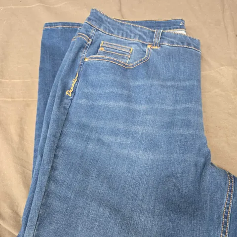 DANNII MINOGUE PETITES DENIM JEANS - LIGHT BLUE - SIZE 22