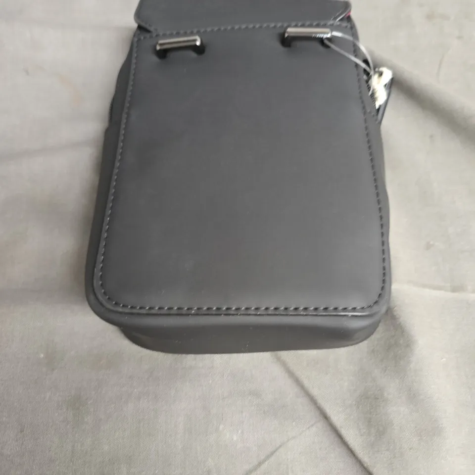 LIPAULT PARIS CROSSOVER TRAVEL CASE – BLACK
