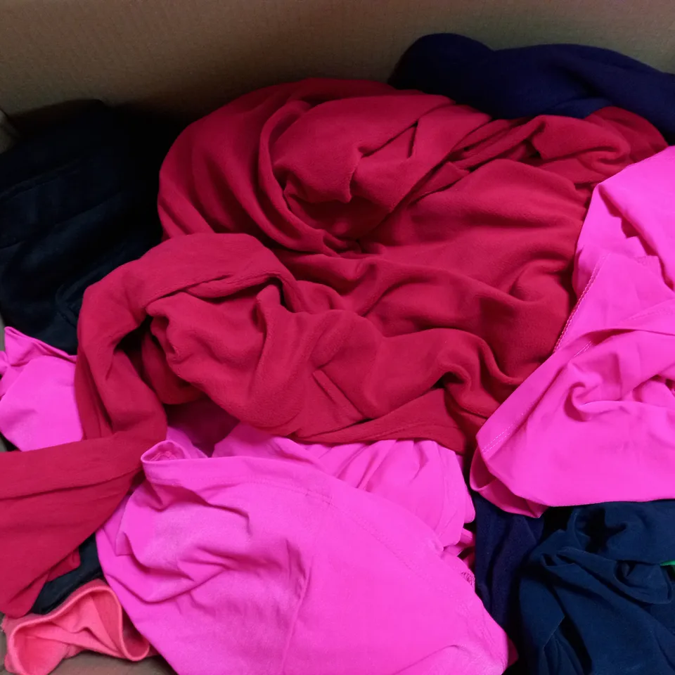 BOX OF APPROXIMATELY 20 ASSORTED ITEMS OF CLOTHING TO INCLUDE KIM & CO., CRYSTAL KOBE, ETC