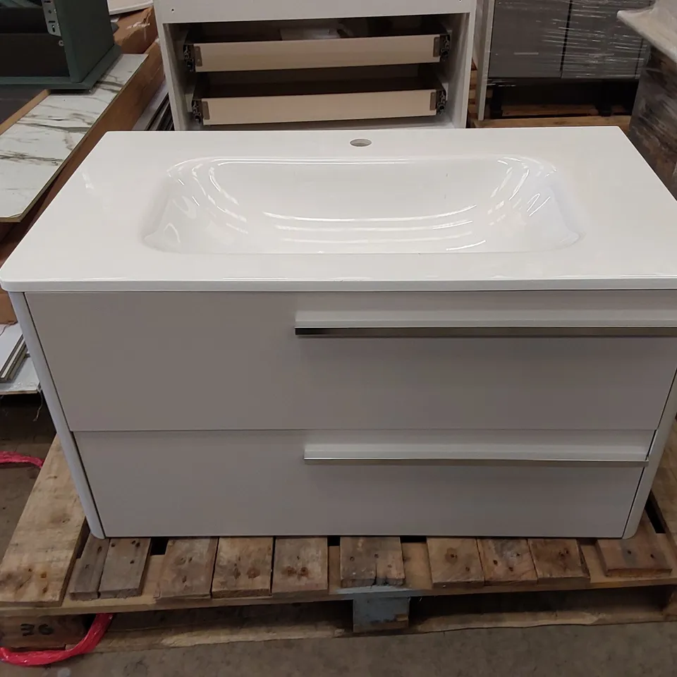 DESIGNER BATHROOM VANITY UNIT WITH BASIN 