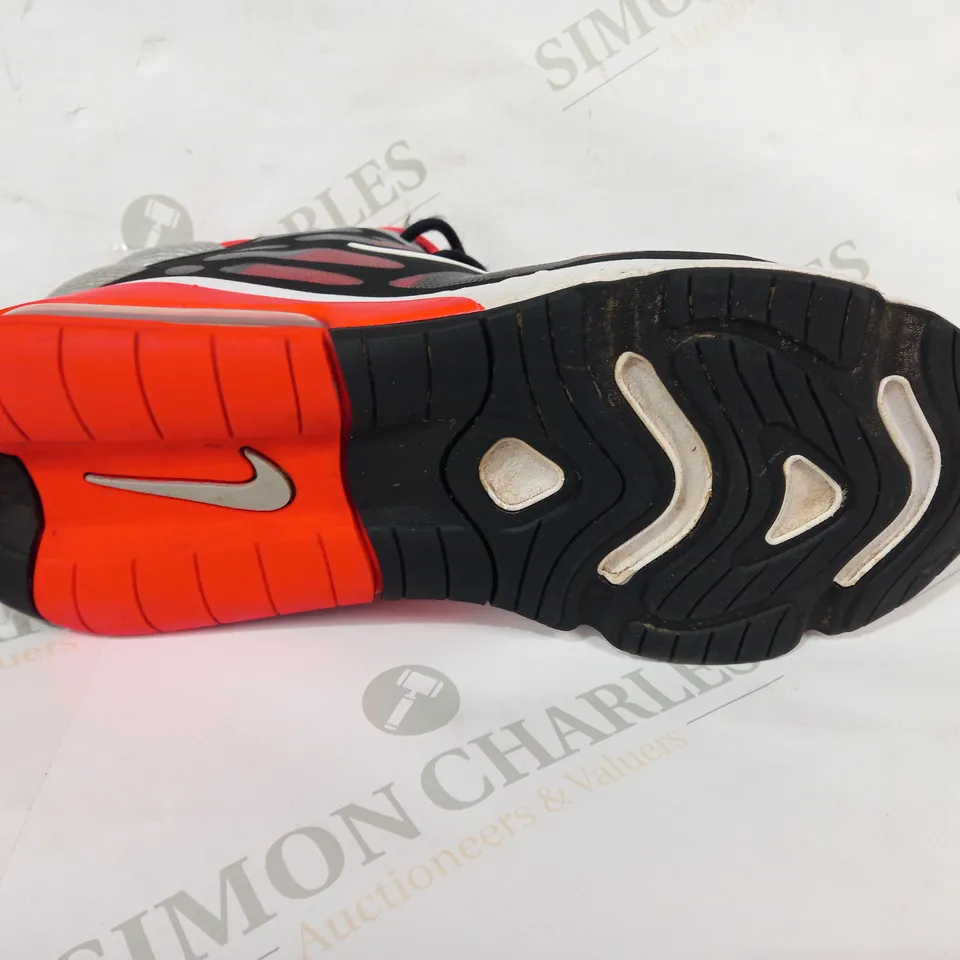 PAIR OF NIKE SHOES IN BLACK/RED UK SIZE 8.5