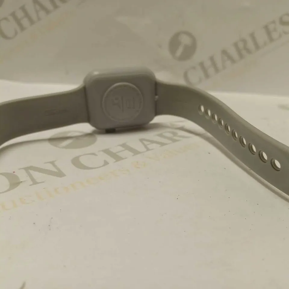TOUCHSCREEN WATERPROOF SMARTWATCH