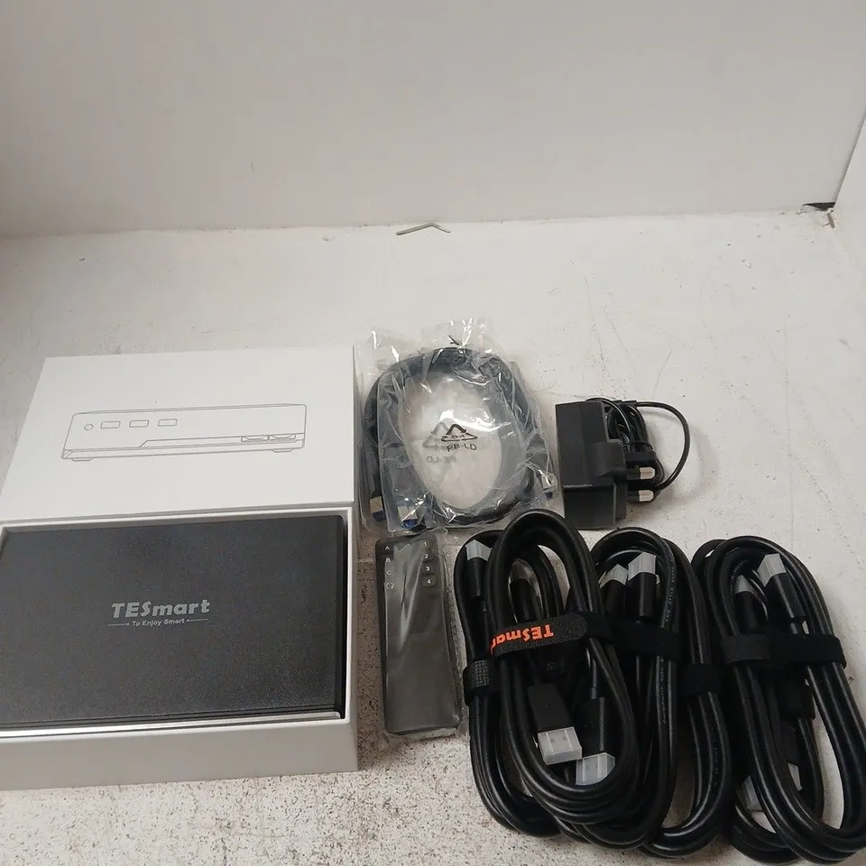 TESMART DKS203-M24-UKBK – BOXED, BRAND NEW (UK PLUG) / PERIPHERALS