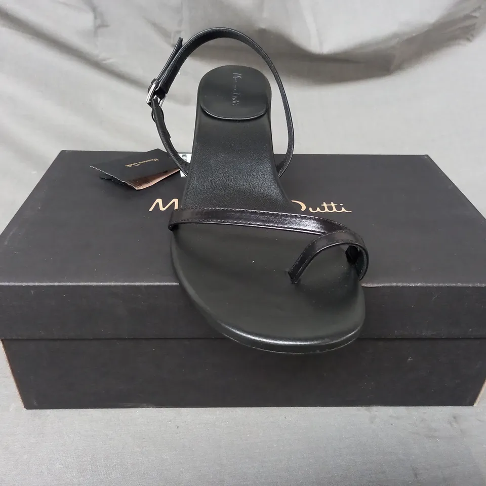 BOXED PAIR OF MASSIMO DUTTI SANDALS IN BLACK EU SIZE 40