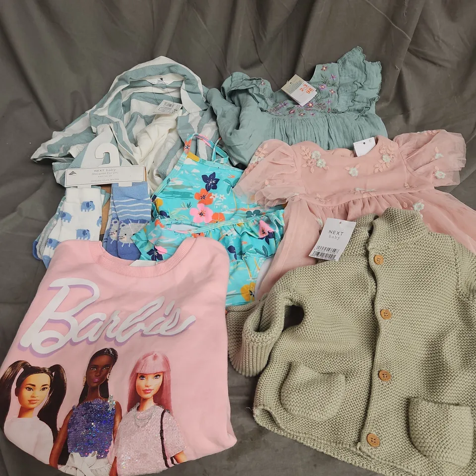 BOX OF APPROXIMATELY 30 ASSORTED KIDS CLOTHING ITEMS TO INCUDE - DRESSES, SWIMWEAR, JUMPER, ETC