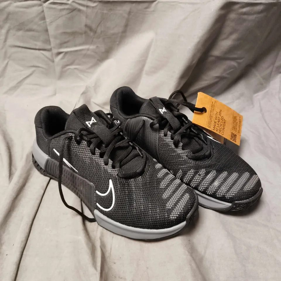 NIKE METCON MENS TRAINING SHOES - 7