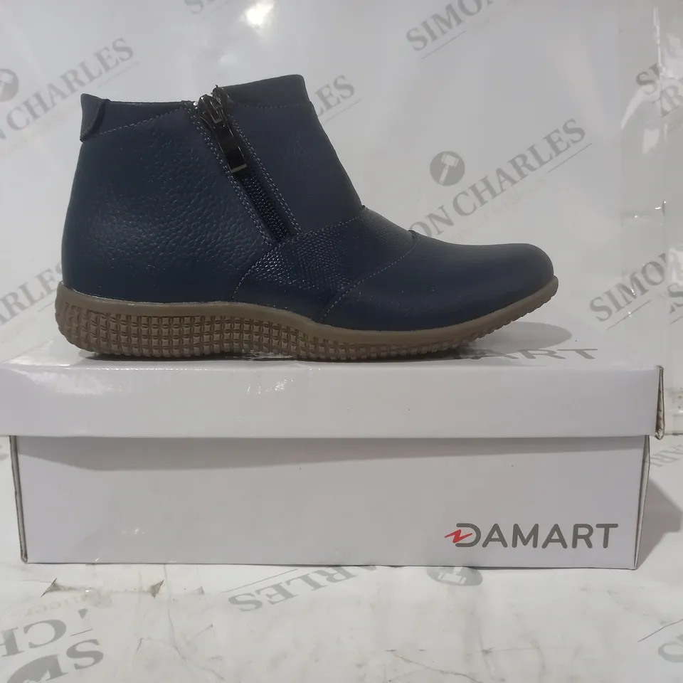 BOXED PAIR OF DAMART BOOTS IN NAVY SIZE 3