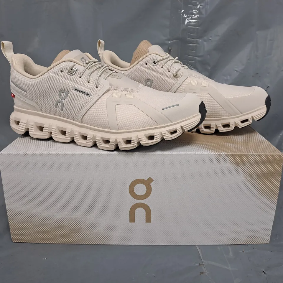 BOXED PAIR OF ON CLOUD 6 WP SHOES IN CREAM SIZE UK 4
