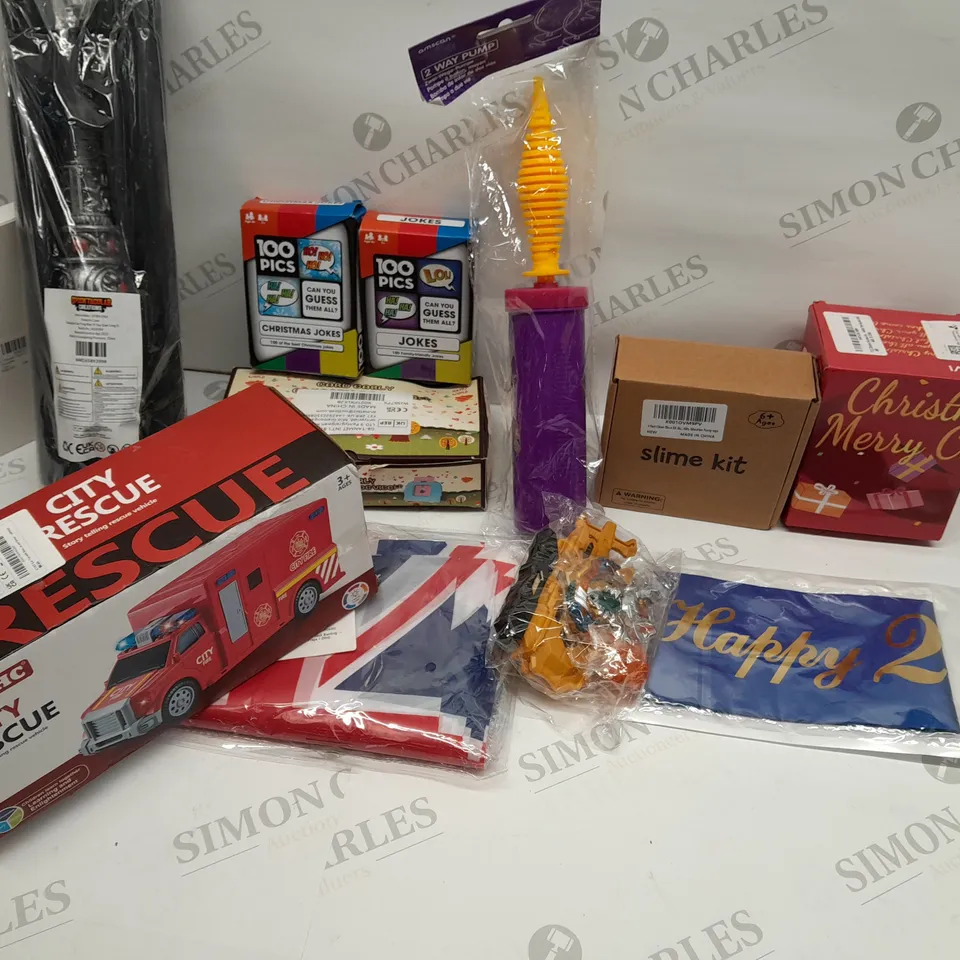 APPROXIMATELY 33 ASSORTED TOYS AND ACCESSORIES TO INCLUDE; 