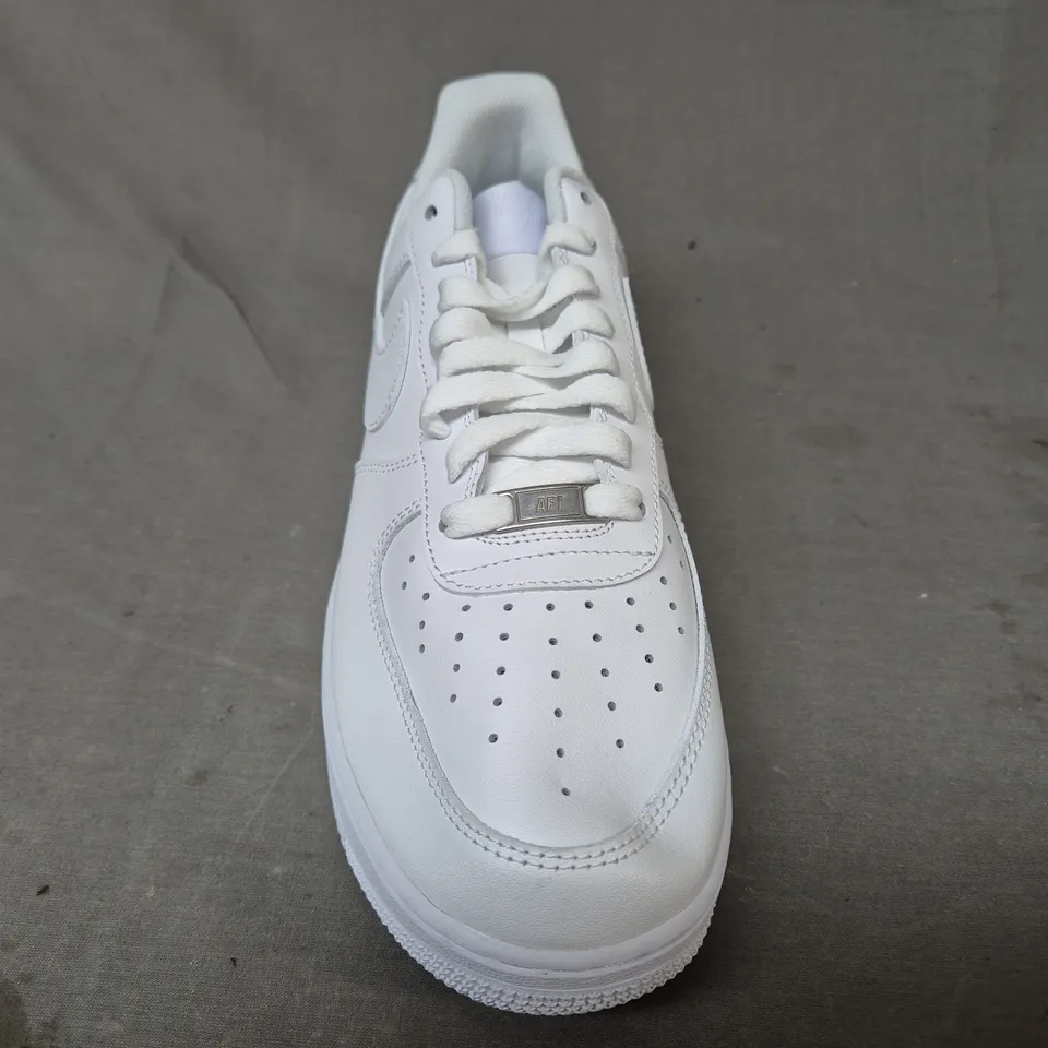 PAIR OF NIKE AIR FORCE 1 SHOES IN WHITE UK SIZE 10