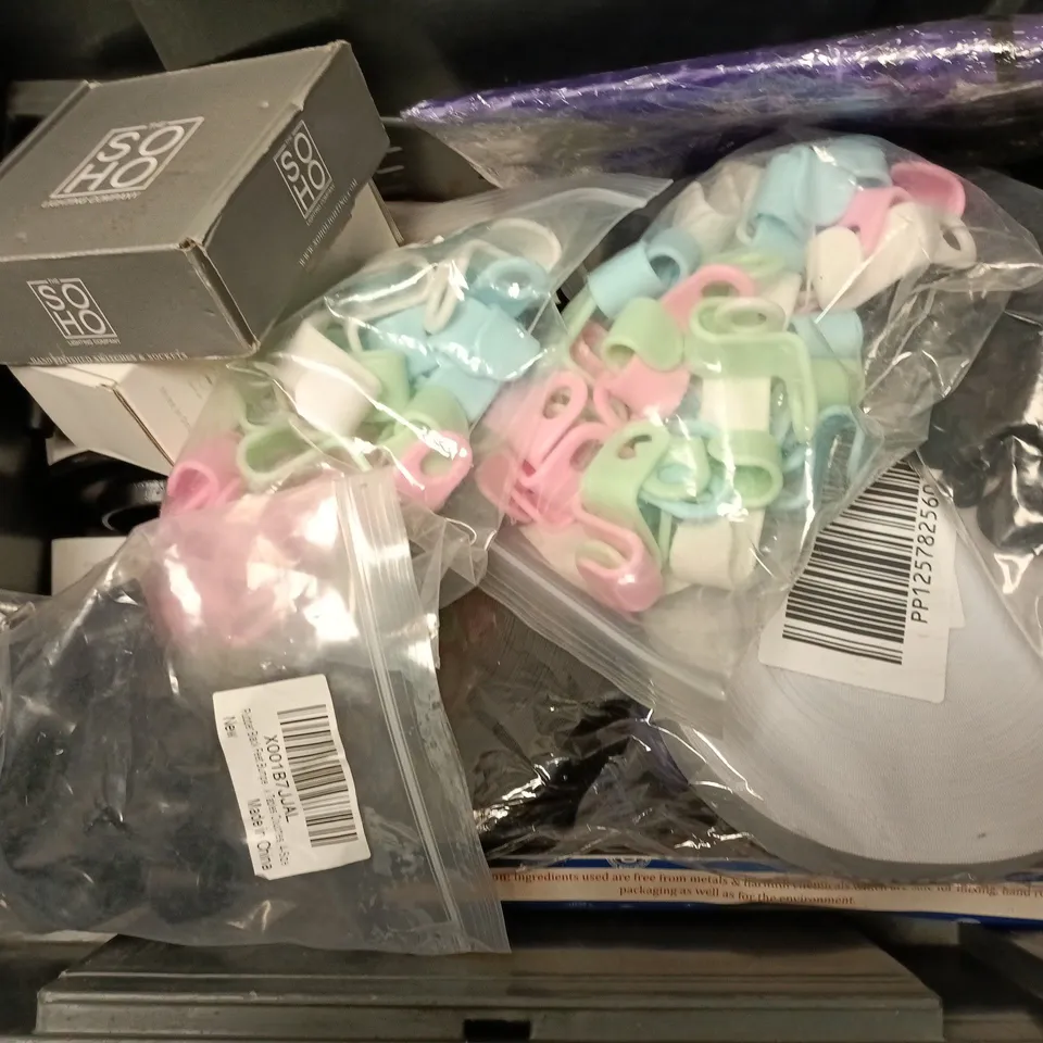 APPROXIMATELY 15 ASSORTED HOUSEHOLD ITEMS TO INCLUDE NAG CHAMPA INCENSE, KITTEN FAN, NAPPY BAGS, ETC