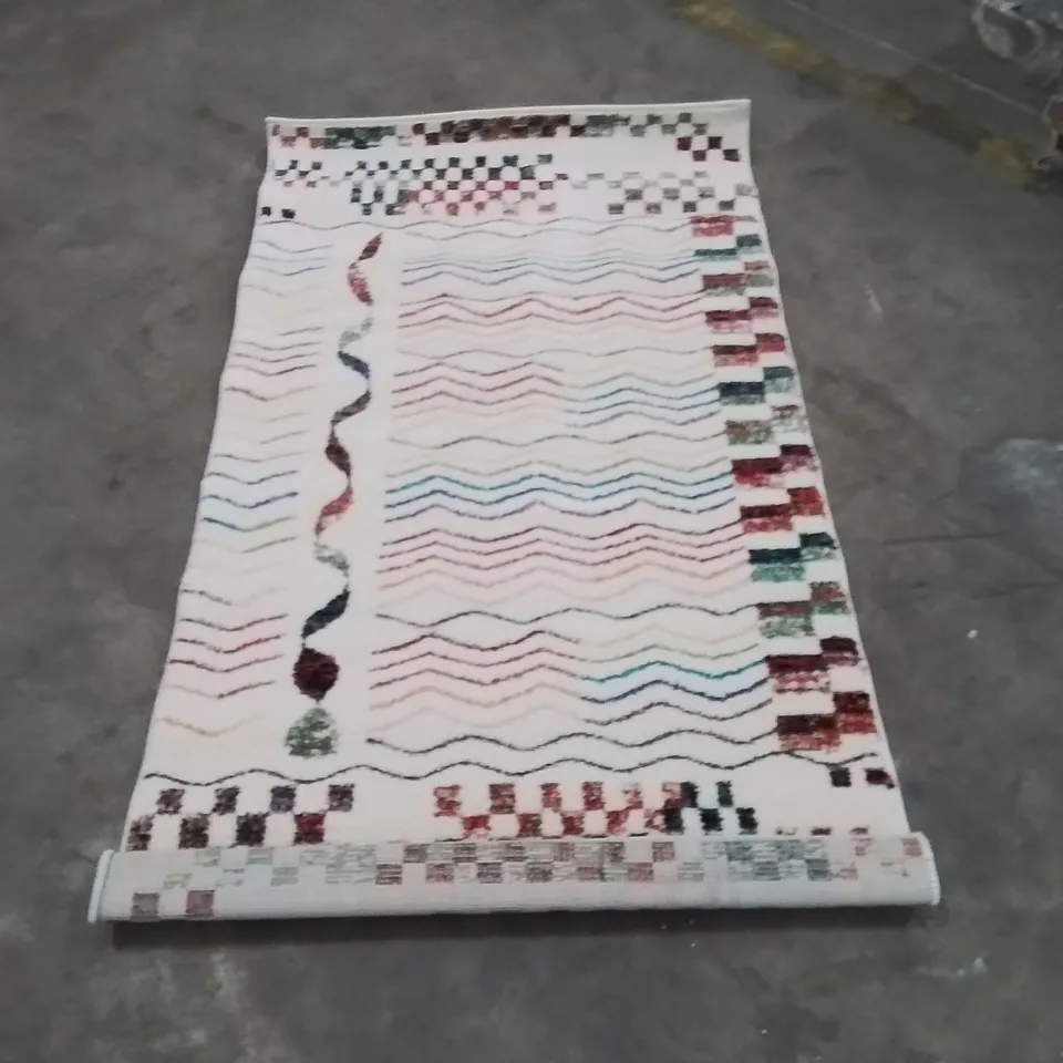 QUALITY DESIGNER AREA RUG - APPROXIMATELY 150X80CM