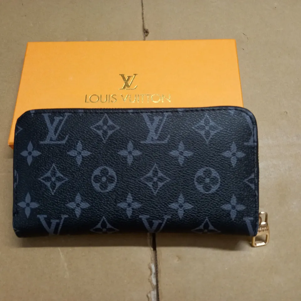 LOUIS VUITTON BLACK PURSE