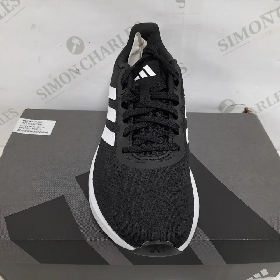 BOXED PAIR OF ADIDAS RUN FALCON 3 TRAINERS IN BLACK/WHITE - UK 6