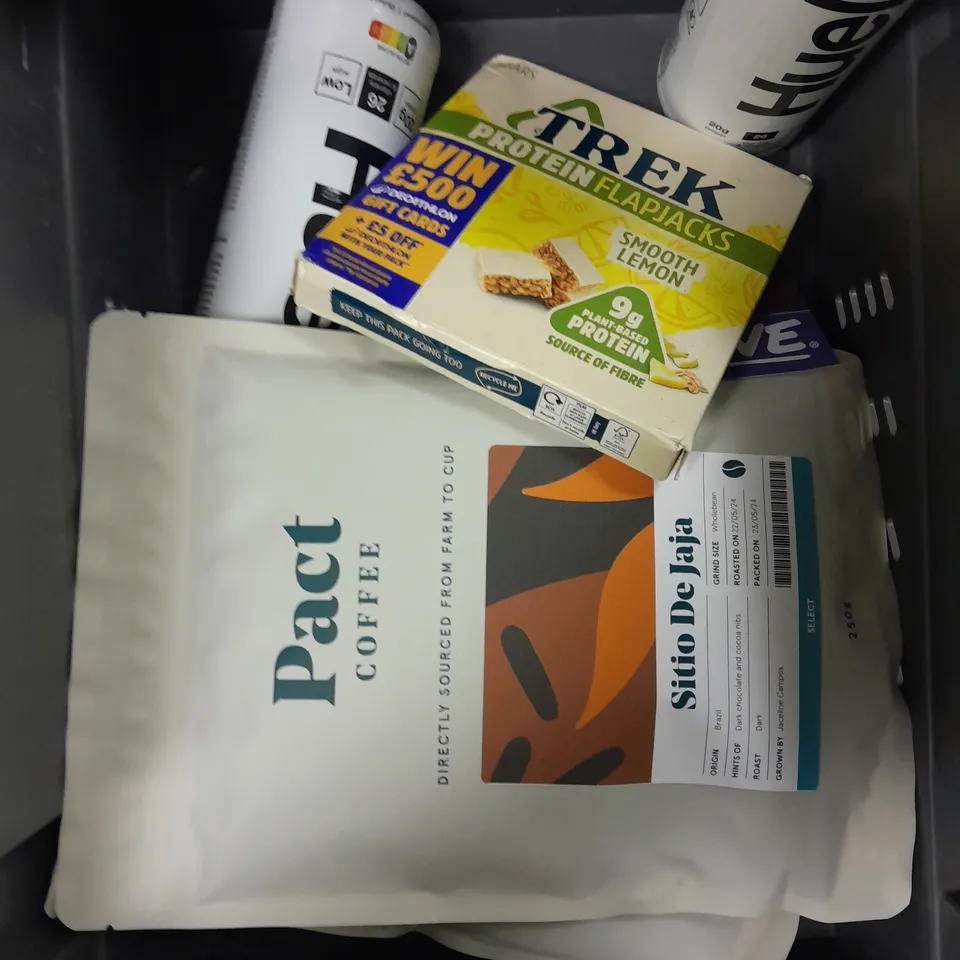 APPROXIMATELY 15 ASSORTED FOOD & DRINK PRODUCTS TO INCLUDE PACT COFFEE, PRIME HYDRATION DRINK, HUEL DRINKS ETC  