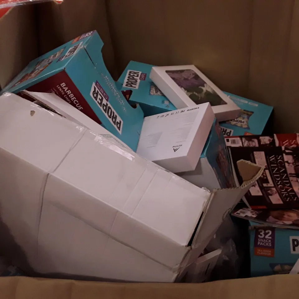 PALLET OF ASSORTED PRODUCTS INCLUDING KNITTING MACHINE, 2FT PE MINI PRELIT TREE, ARTIFICIAL ROSE BAU, CABIN SUITCASE, 4.5FT MINI TRAMPOLINE BOUQUETS