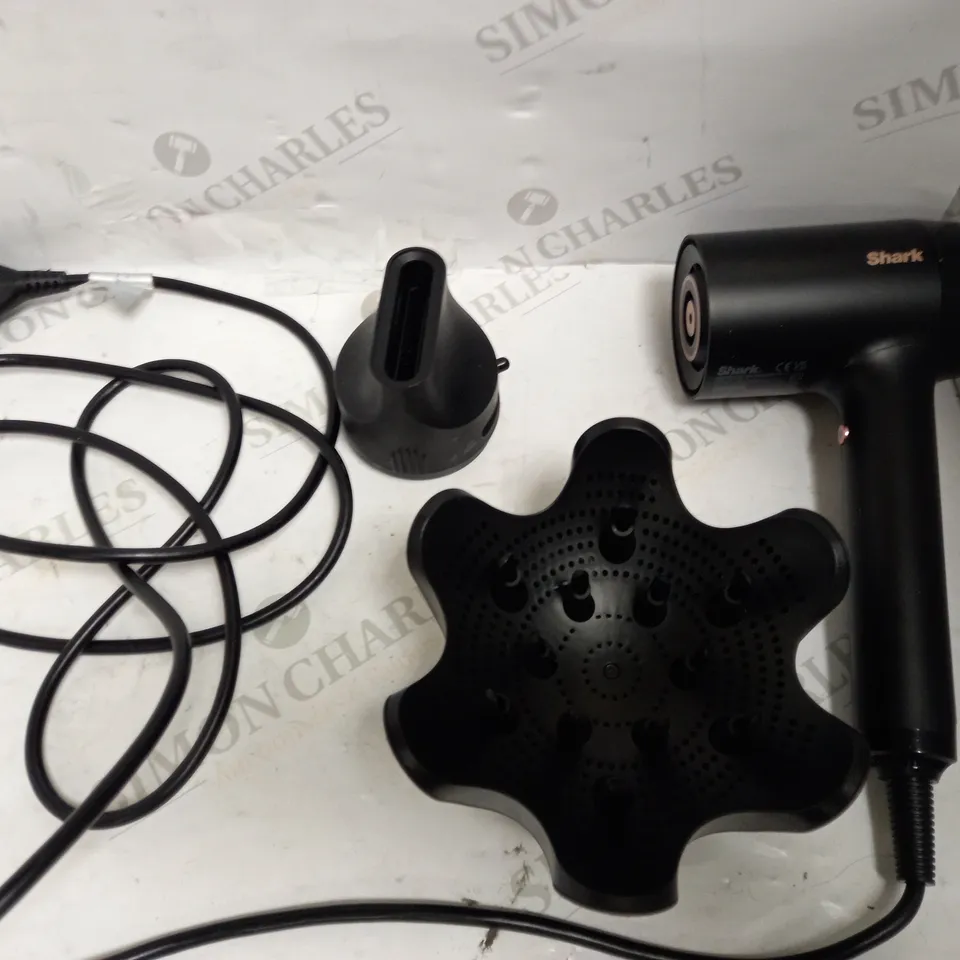 SHARK STYLE IQ HAIRDRYER & STYLER
