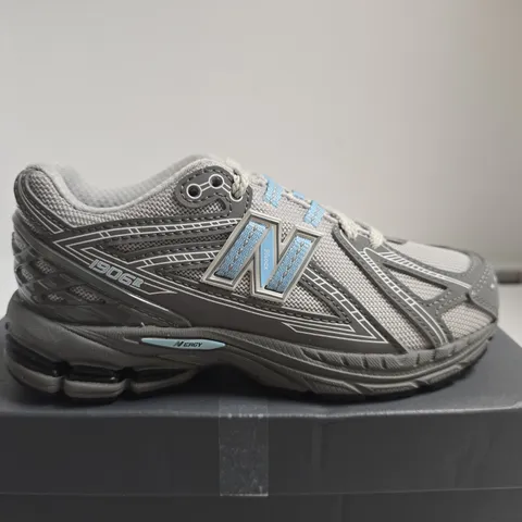 BOXED PAIR OF NEW BALANCE 1906R RUNNING SHOES – GREY/BLUE, MEN'S UK 3