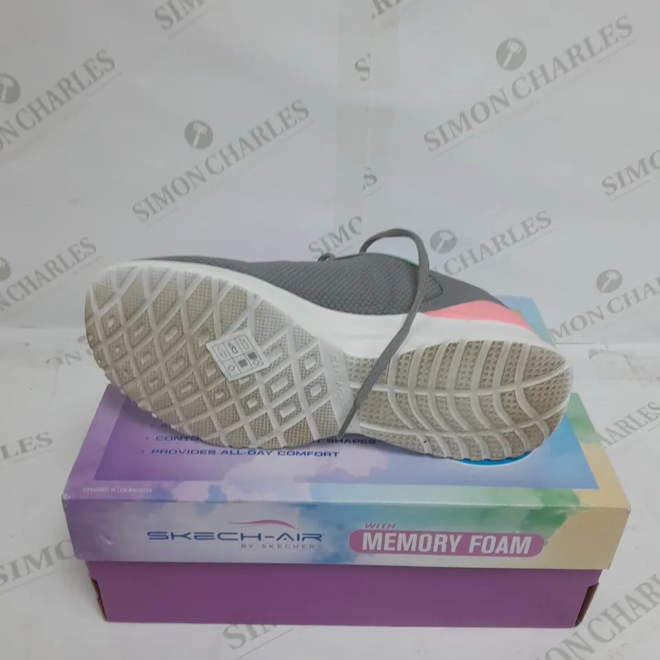 BOXED PAIR OF SKECHERS SKECH-AIR DYNAMIGHT RADIANT CHOICE TRAINER GREY - SIZE 5.5