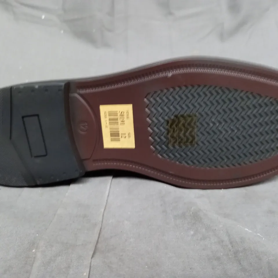 A BOX OF APPROX 20 SMART SHOES. ALL IN BLACK, VARIOUS SIZES 