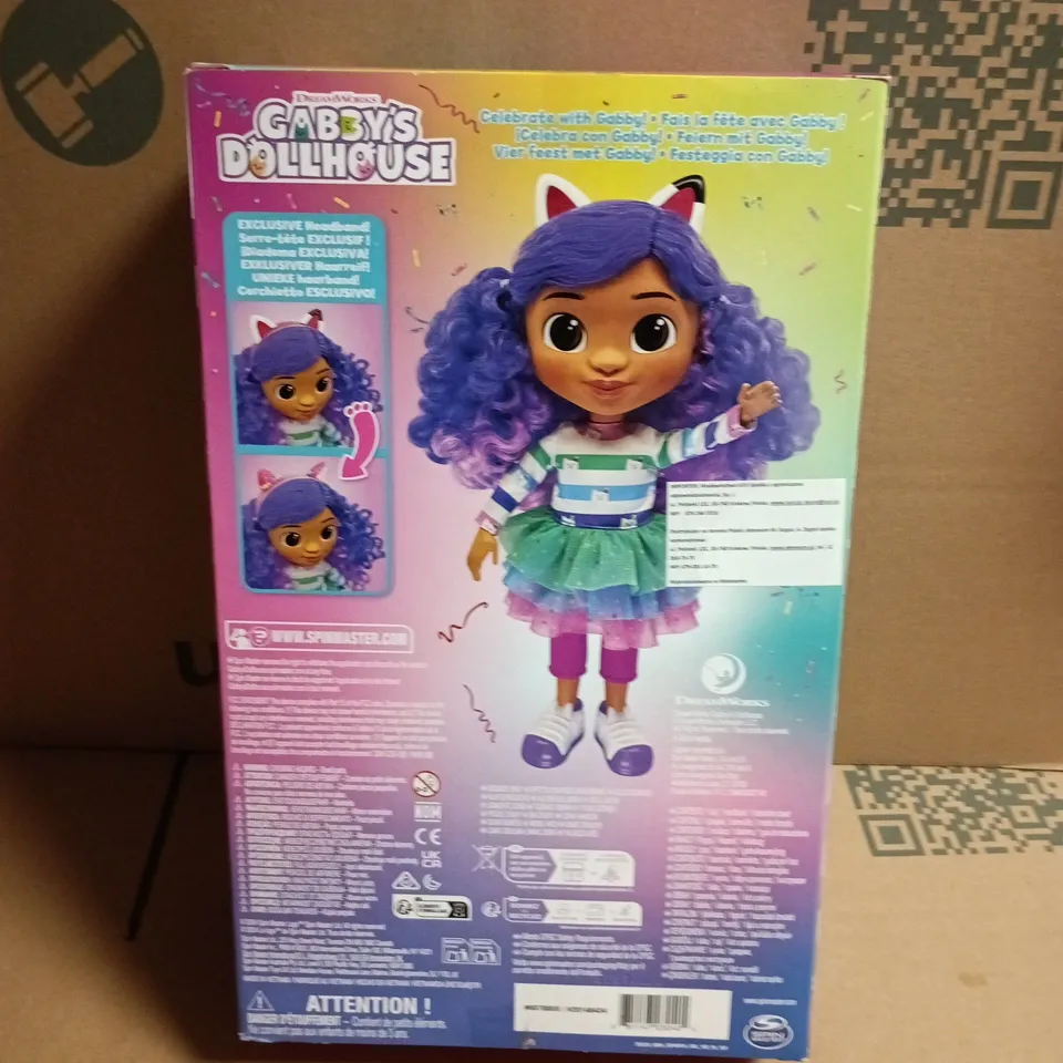 GABBY'S DOLLHOUSE GABBY GIRL FIGURE – PURPLE HAIR, RAINBOW DRESS, BOXED