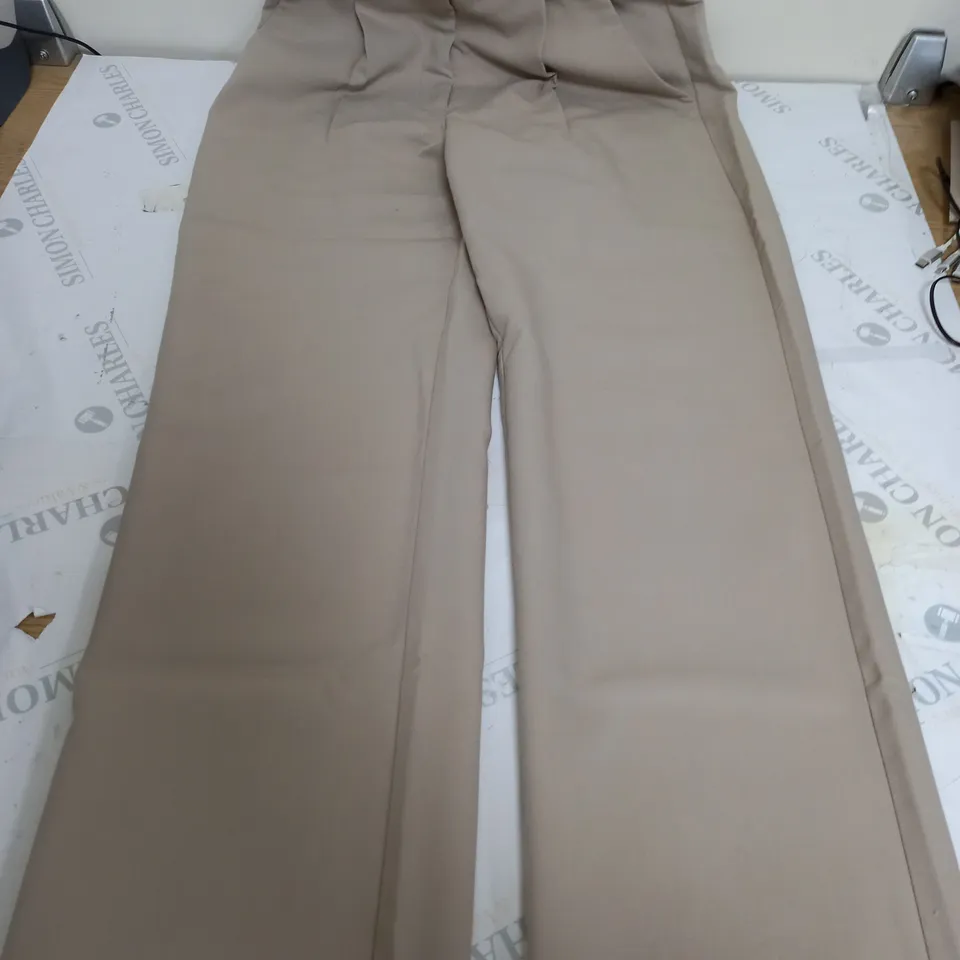 ABERCROMBIE & FITCH ULTRA HIGH RISE RELAXED STRAIGHT PANTS IN CREAM - 26 2L