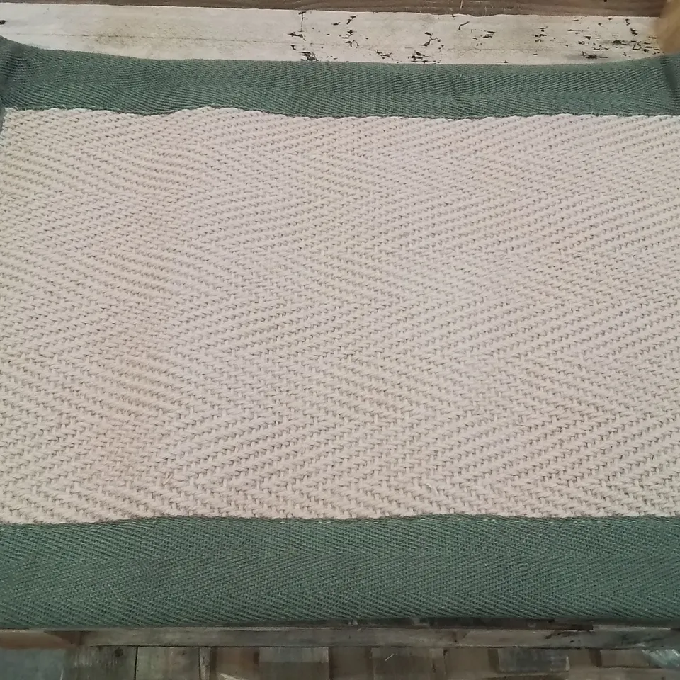 QUALITY DESIGNER AREA RUG - APPROXIMATELY 59X40CM