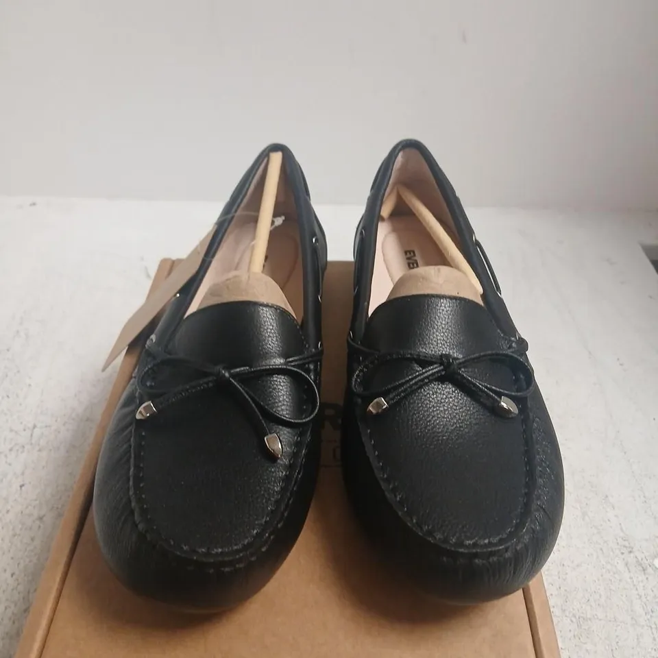 EVERAU BLACK LEATHER MOCCASIN SHOES – EU39, UK6.5 (MEN'S) – BOXED