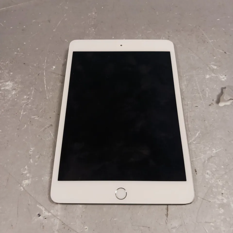 BOXED APPLE IPAD MINI 4 SILVER 