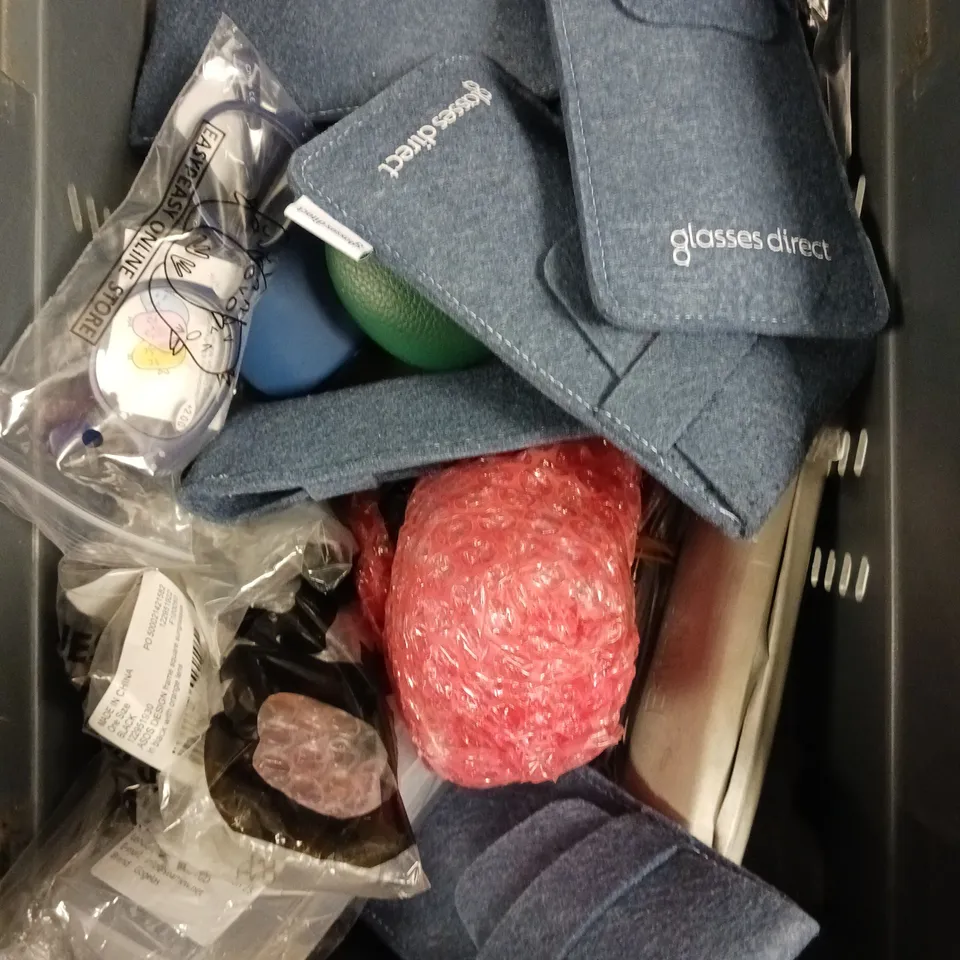 APPROXIMATELY 20 ASSORTED SUNGLASSES/PRESCRIPTION GLASSES IN VARIOUS DESIGNS	