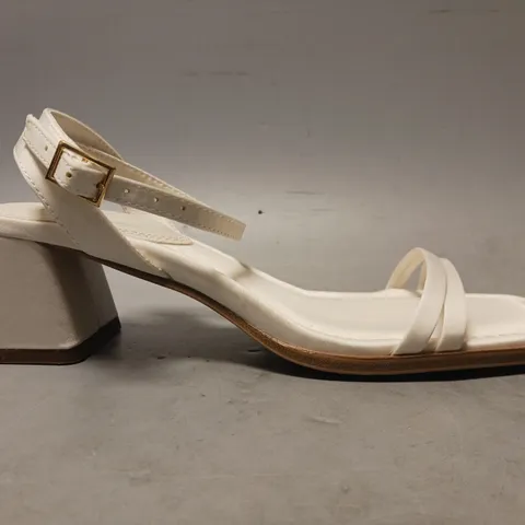 BOXED PAIR OF ASOS DESIGN OPEN TOE BLOCK HEEL SANDALS IN IVORY UK SIZE 7