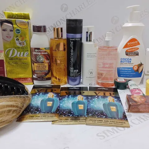 LOT OF APPROX 10 ASSORTED BEAUTY TO INCLUDE MATRIX SO SILVER CONDITIONER, MISSGUIDED UNICORN DREAMS BODY MIST, GARNIER CONDITIONER, ETC