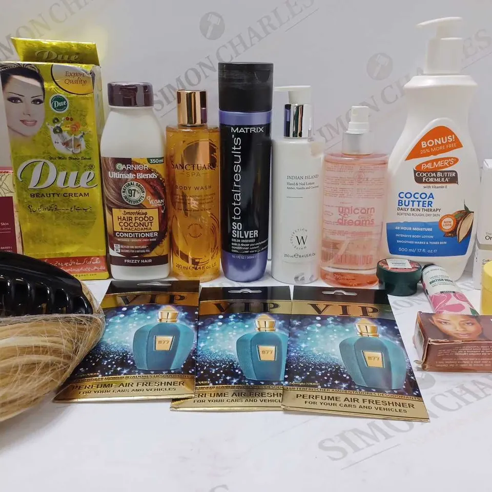 LOT OF APPROX 10 ASSORTED BEAUTY TO INCLUDE MATRIX SO SILVER CONDITIONER, MISSGUIDED UNICORN DREAMS BODY MIST, GARNIER CONDITIONER, ETC 