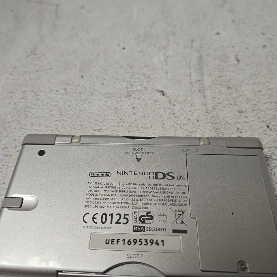 NINTENDO DS LITE (SILVER) HANDHELD CONSOLE – USG-001