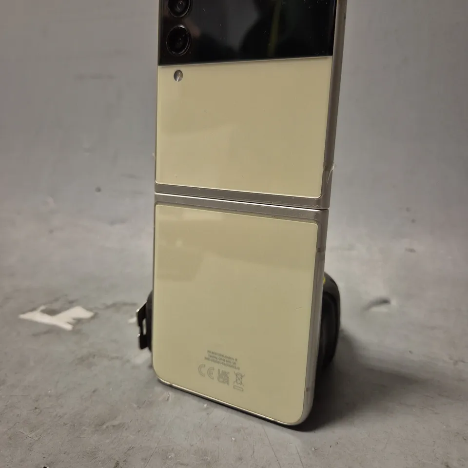 SAMSUNG GALAXY Z FLIP 