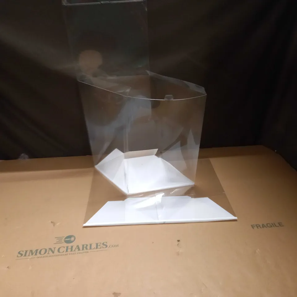 LOT OF APPROXIMATELY 20 CLEAR GIFT BOXES - 33X23X23CM