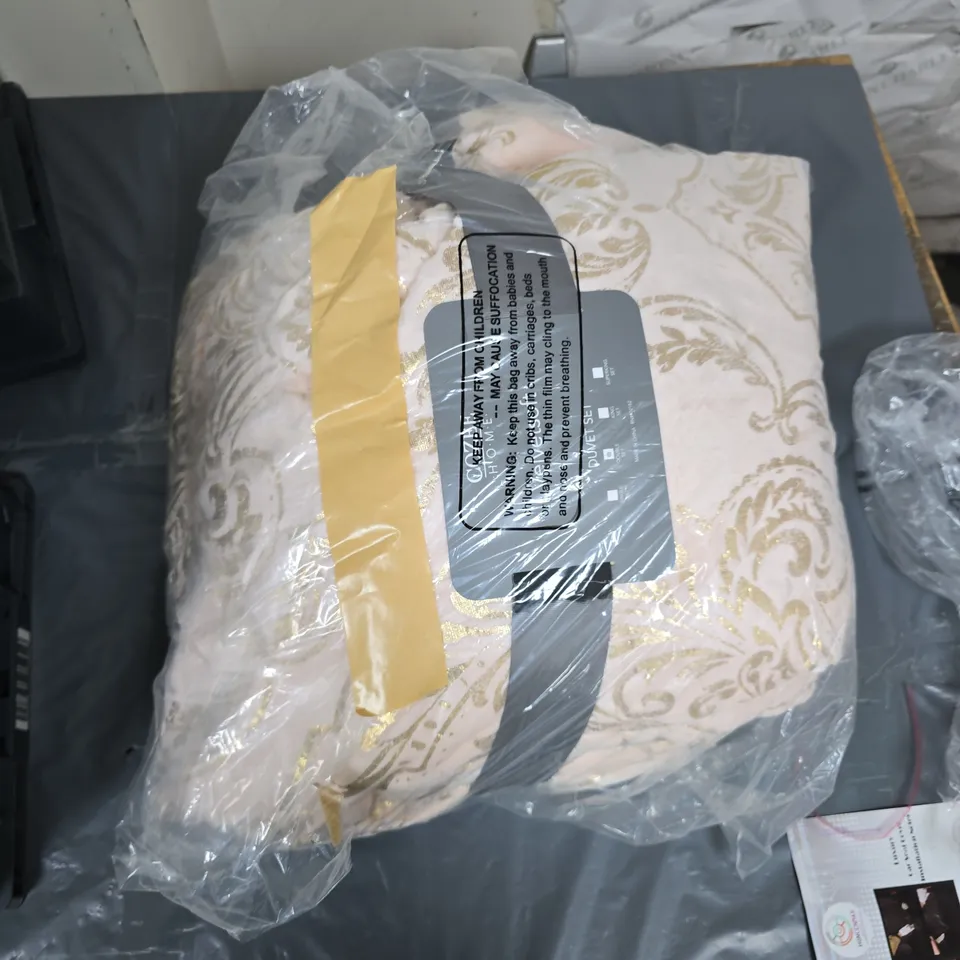 DUVET SET – DAMASK PATTERN, BEIGE/GOLD, IN PACKAGING 