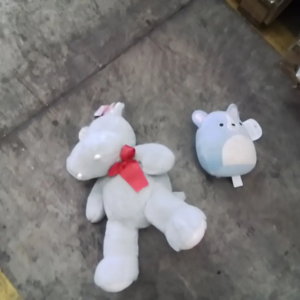 PALLET CONTAINING A LARGE QUANTITY OF TEDDYS AND PLUSHIES