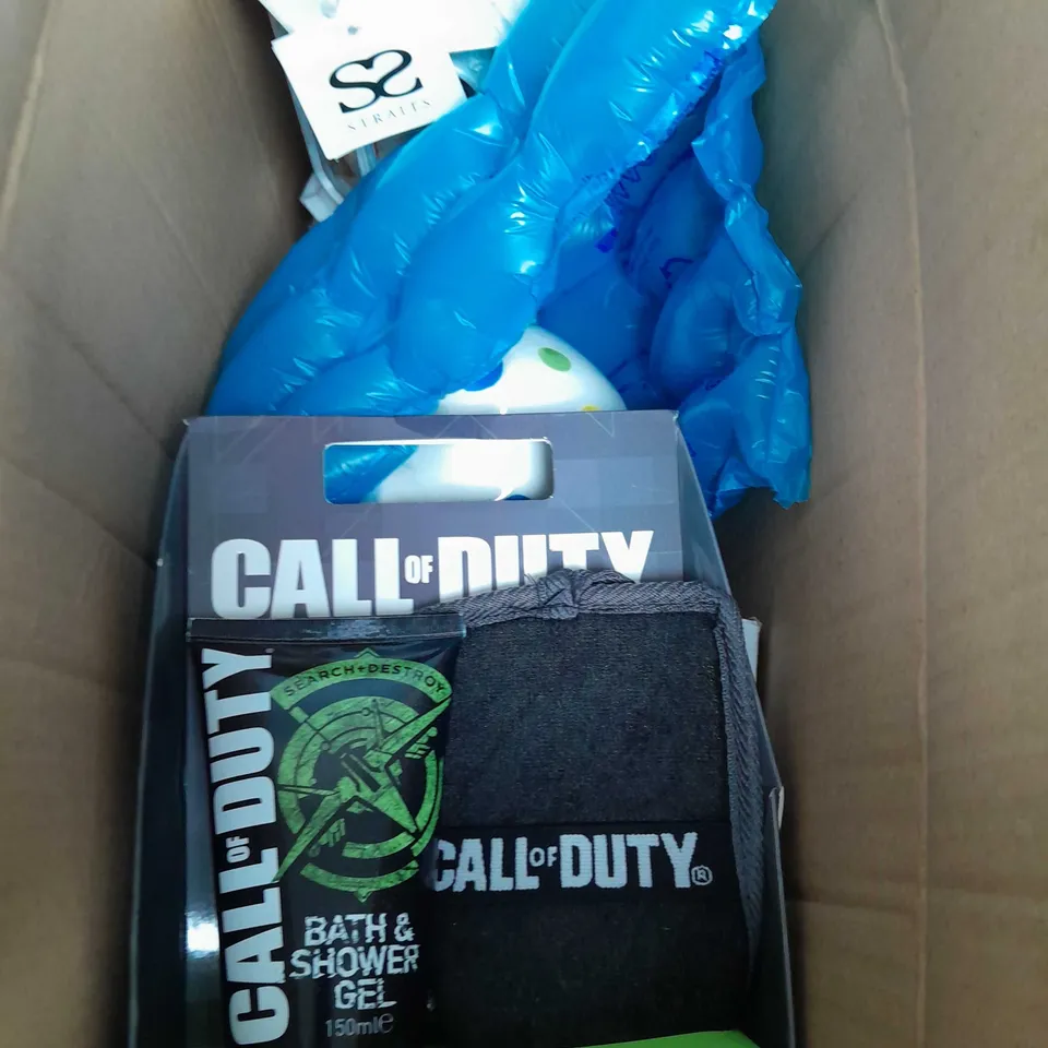 BOX OF APPROXIMATELY 10 ASSORTED ITEMS TO INCLUDE CHRISTMAS LANTERN, PIGGY BANK, CALL OF DUTY SET