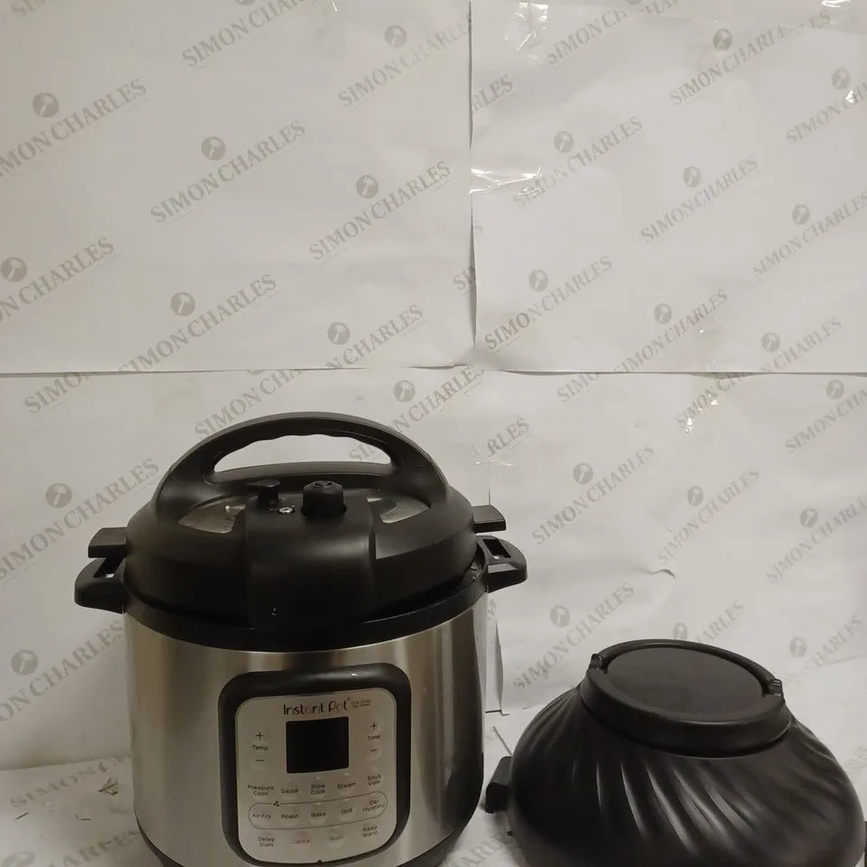 INSTANT POT DUO CRISP + AIR FRYER 8L MULTICOOKER