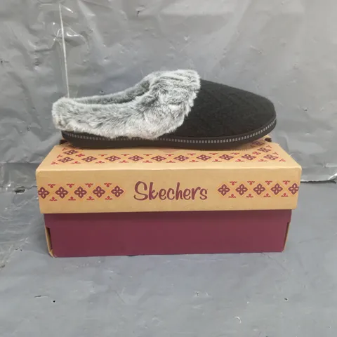 SKECHERS OPEN BACK SLIPPERS SIZE 4.5